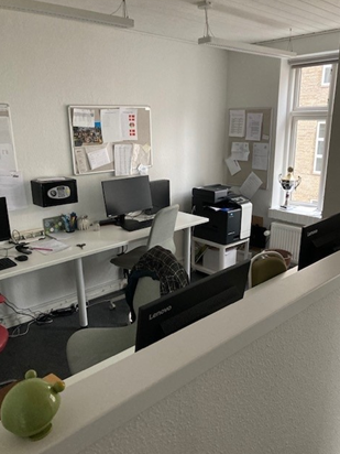 Poul Paghs Gade Kontor med skriveborg og pc