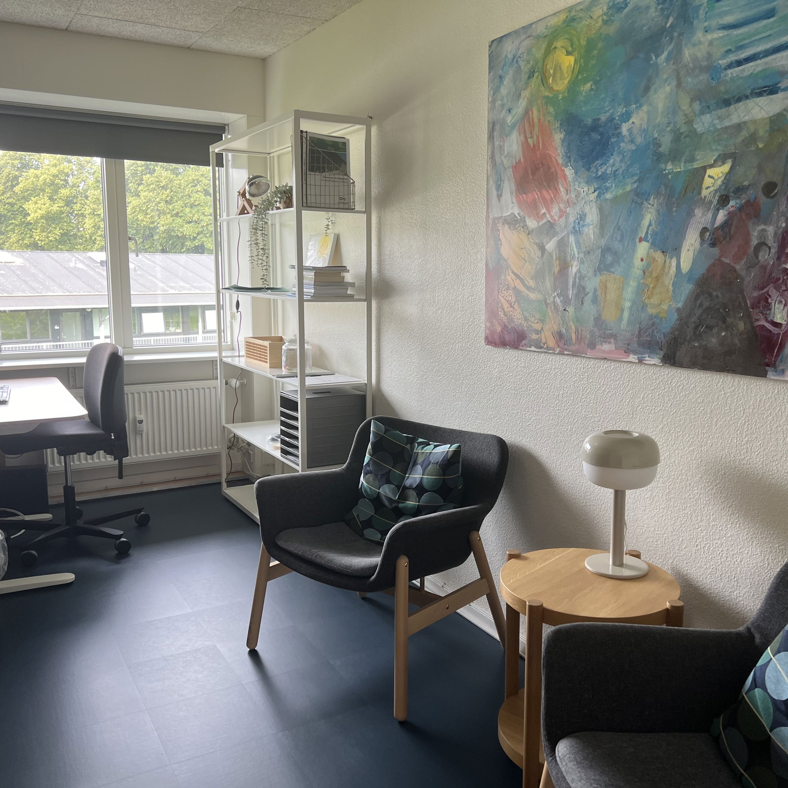 Golfparken Kontor med skrivebord og bløde stole