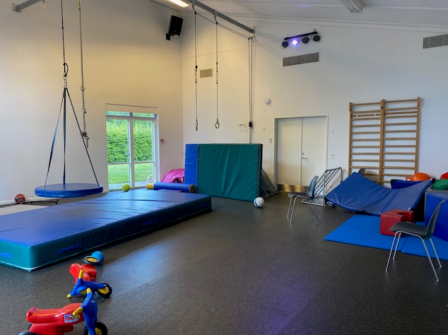 Vesterlund - legerum med redskaber og madrasser